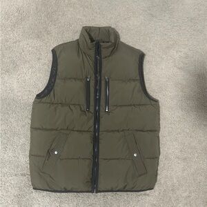 Mens Bernardo Olive Green Warm Vest Size Medium With A Standard Collar